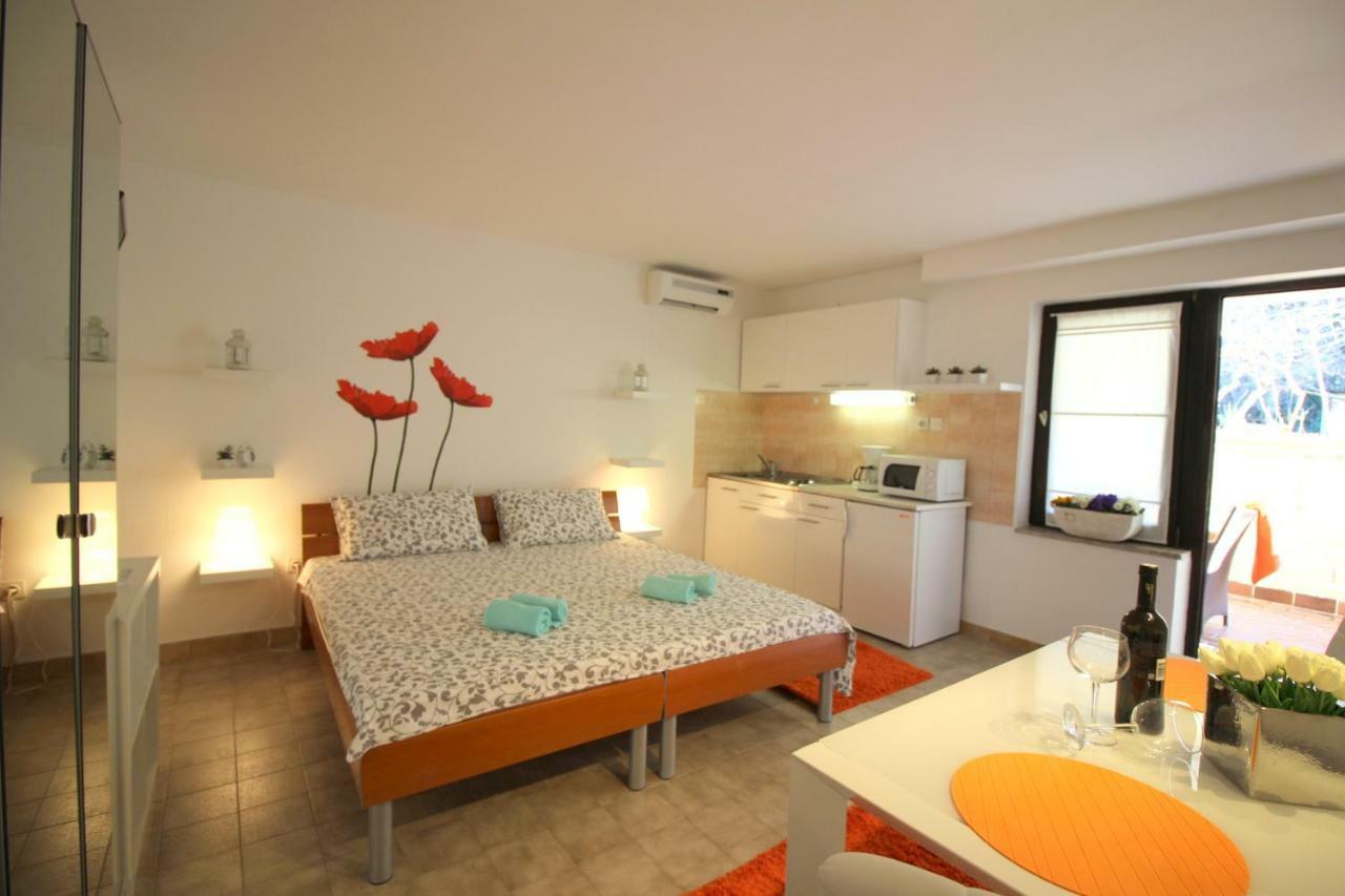Apartments Sabina Poreč Exterior foto