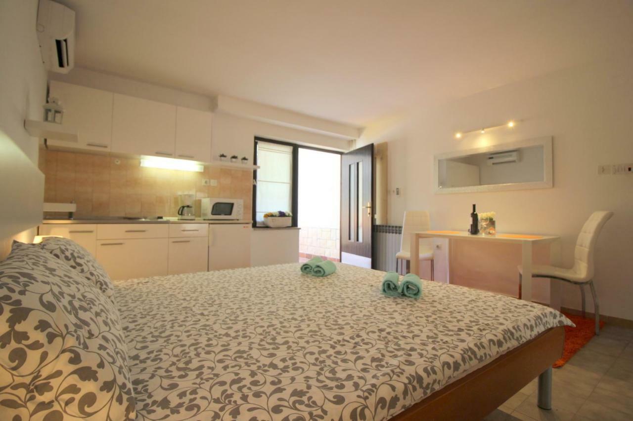 Apartments Sabina Poreč Exterior foto